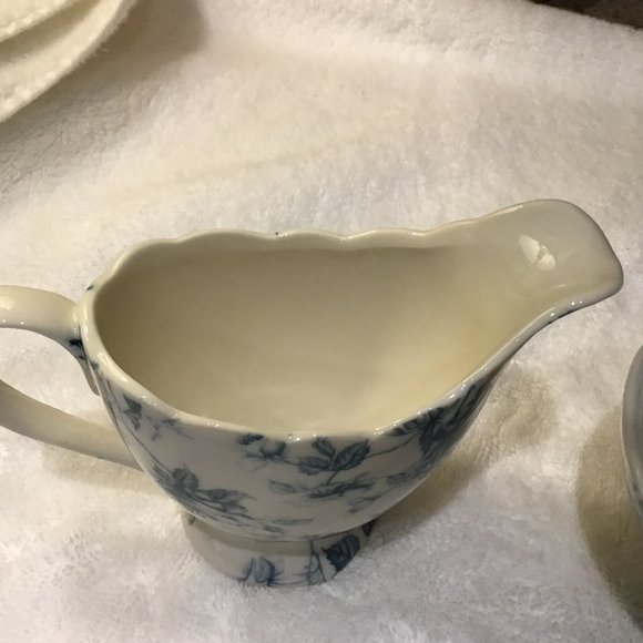 Gracie Bone China by Coastline Imports - Sugar and Creamer Floral Blue pattern - Picture 6 of 7